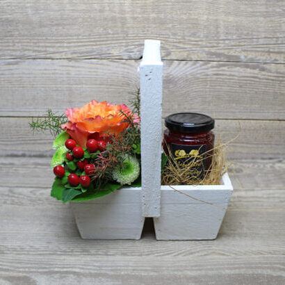  Flower arrangement with raspberry jam